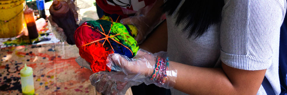 Students enjoy making tie-dye shirst at Illinois State's Welcome Week Fair.